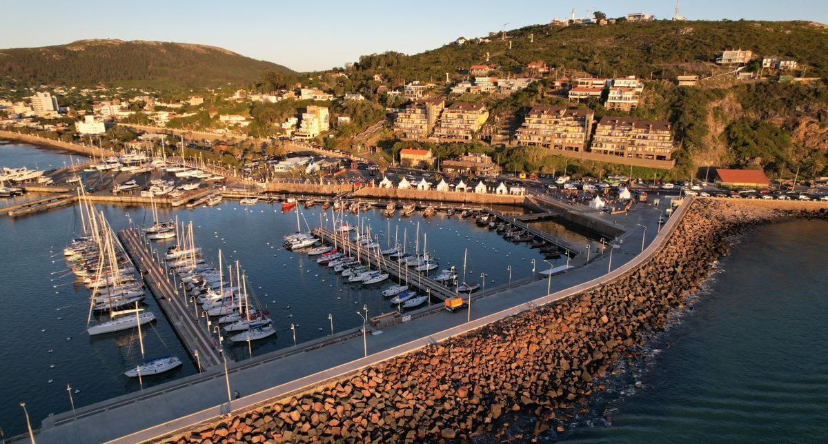 Uruguay: Piriápolis propone hermosas vacaciones en la playa en una ciudad llena de misterios y mucho por conocer.