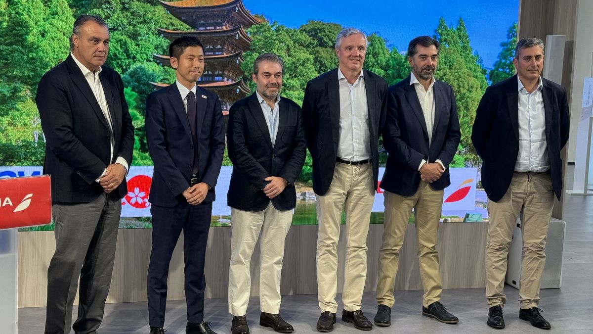 Miembros Iberia, de la oficina de turismo de Japón (JNTO) en España y de la Confederación Española de Agencias de Viajes (CEAV).