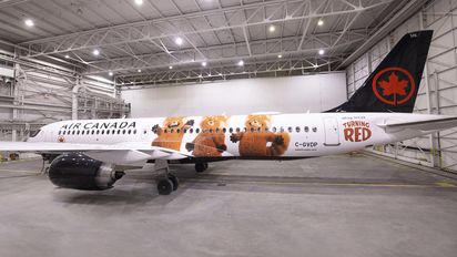 El Airbus A220 de Air Canada que promocionará a Turning Red por los cielos de todo ese país.