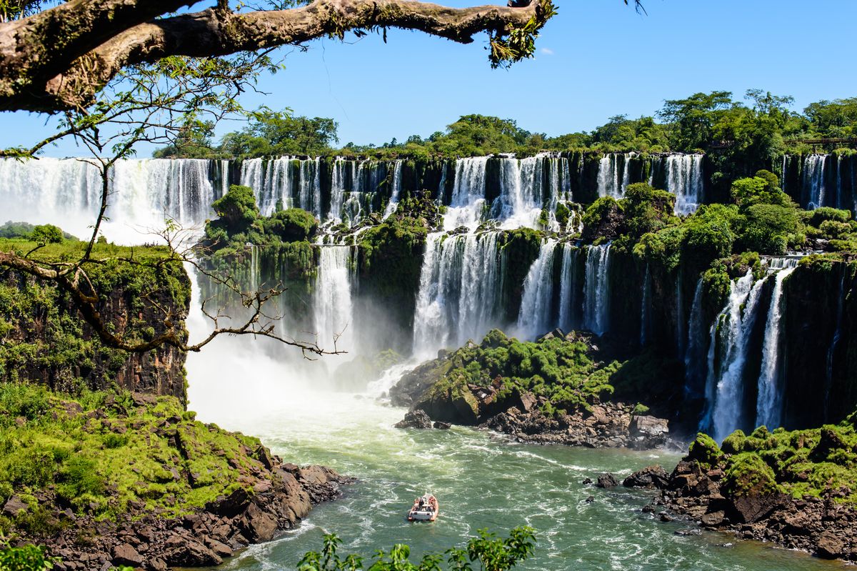 Escapadas con PreViaje 5: las Cataratas del Iguazú son uno de los mayores atractivos naturales que se recomienda visitar para disfrutar de la belleza natural. Escapadas con PreViaje 5: las Cataratas del Iguazú son uno de los mayores atractivos naturales que se recomienda visitar para disfrutar de la belleza natural.