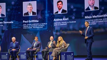 Los ponentes de la sesión sobre identidad digital, IA y biometría, celebrada durante la Cumbre Mundial del WTTC 2026 en Malta