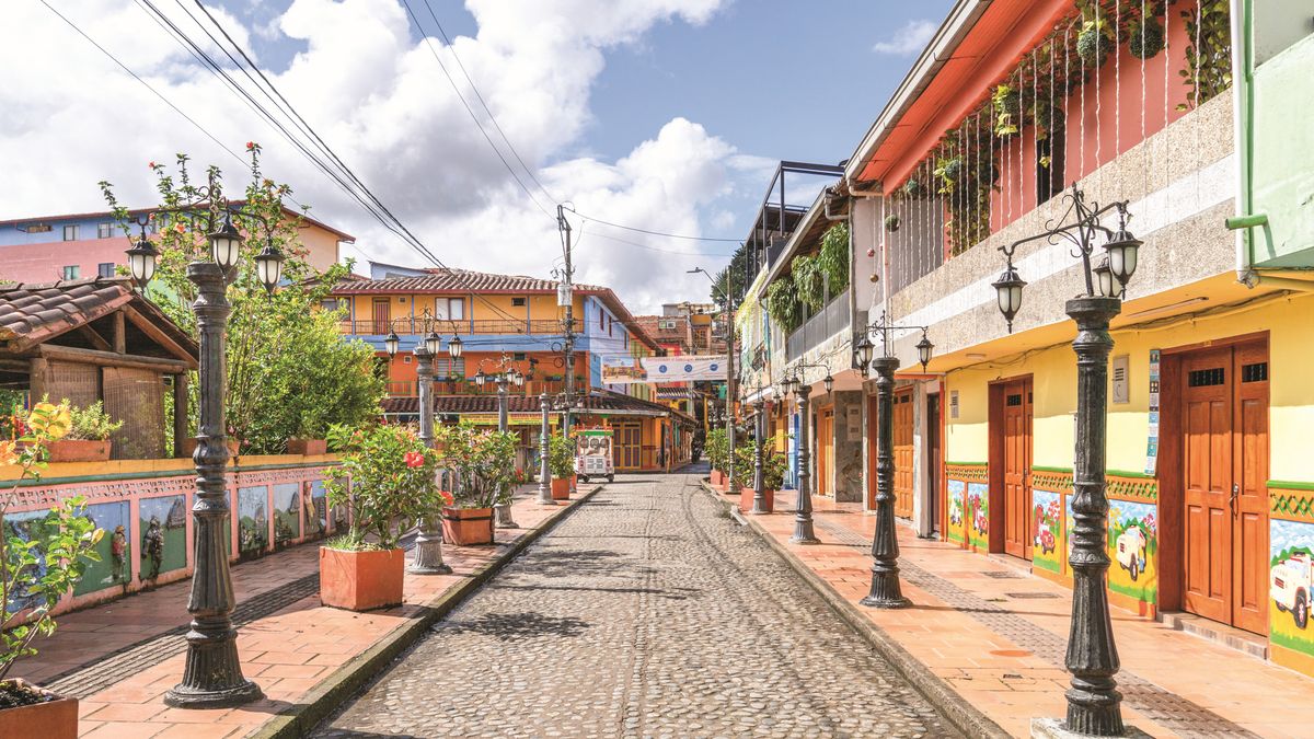 Medellín: Guatapé es un municipio turístico al este del destino.