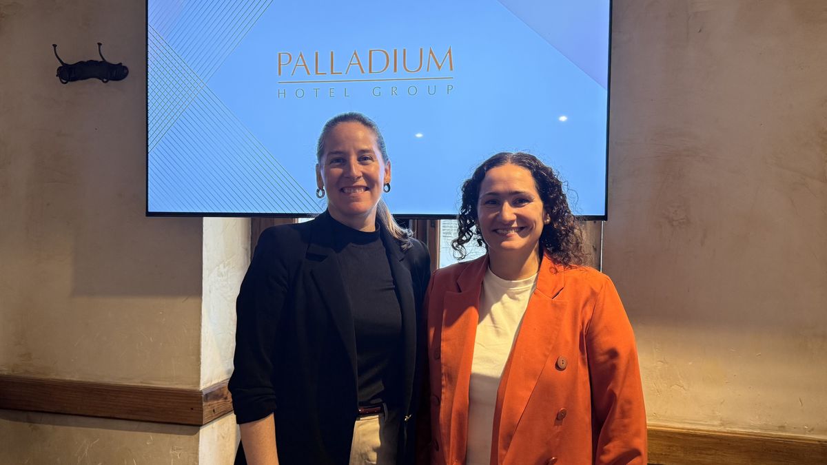 Águeda Iglesias, gerente regional senior de Palladium Hotel Group para Latinoamérica, junto a Analía Boari, ejecutiva comercial regional.