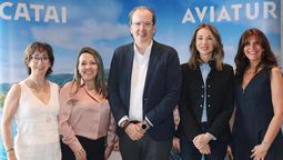 Ascensión Corredor, delgada comercial de CATAI; Elizabeth Rubio, vicepresidente de Operaciones de Aviatur; Raúl Serrano, director general de CATAI; Freda Dueñas, vicepresidente comercial de Aviatur; y Amaya Hernangómez, directora de Producto y Operaciones de CATAI.    