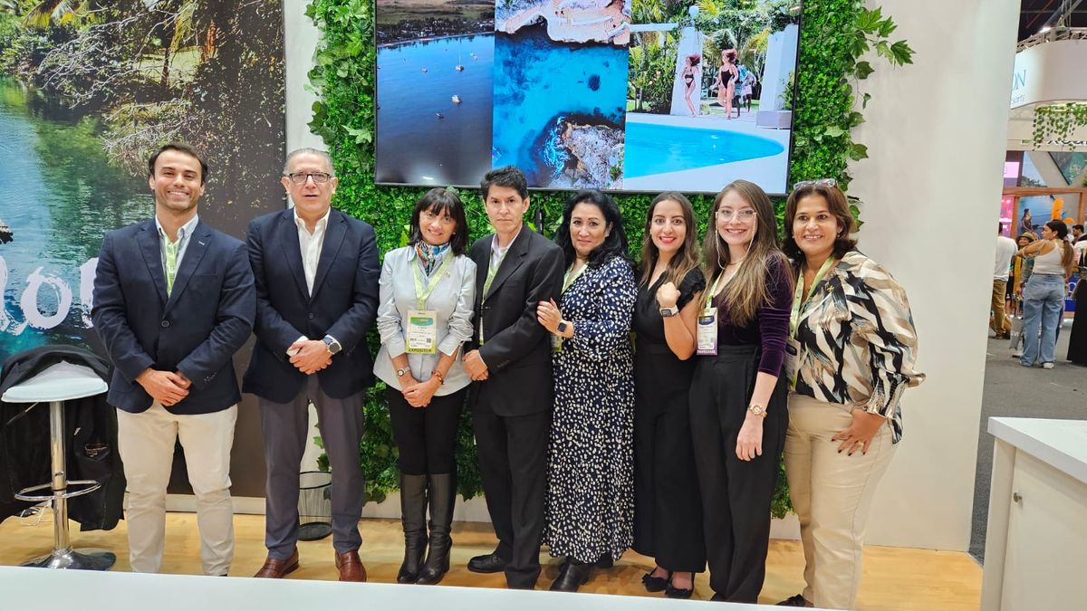 Representantes de Jamaica en la Vitrina Tur&iacute;stica Anato 2024.