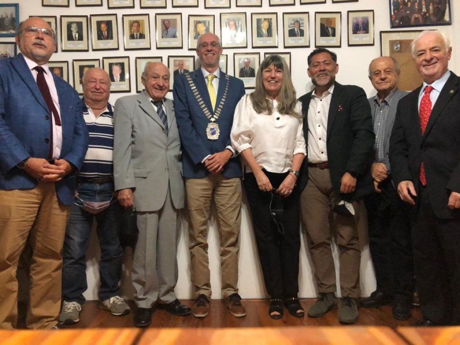 La nueva comisión directiva del Skål Internacional Buenos Aires: Gonzalo Yrurtia, Manuel Miranda, Carlos Asensio, Alejandro Duarte, Ana Fernández, Marcelo Capdevila, Antonio Papaianni y Raúl Cuence.