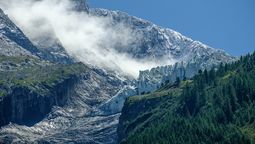Cambio climático. La reducción en los viajes vinculados a la montaña y los deportes de invierno, debido a la retirada de glaciares, es una de las amenazas que afronta la Patagonia. 