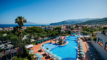 Hilton posiciona su propiedad Hilton Sorrento Palace como la sede ideal para el turismo MICE en Italia.