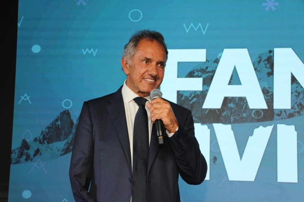 Argentina busca más turistas: Daniel Scioli flexibiliza requisitos y viaja a Uruguay a captar viajeros.