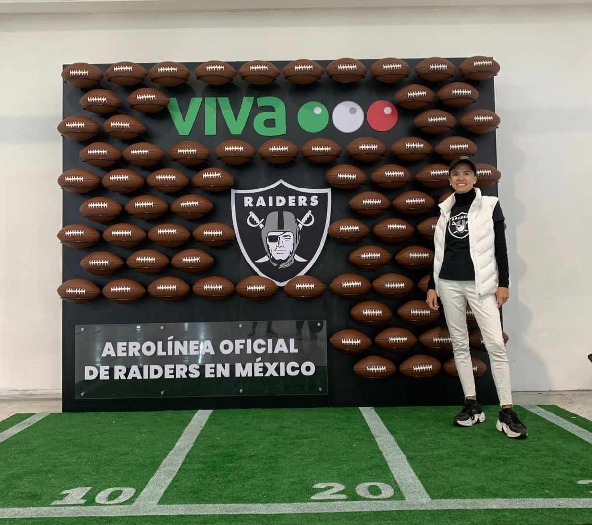 La aerolínea Viva Aerobus fue nombrada oficialmente como la línea aérea de Las Vegas Raiders, equipo de la NFL, en México.