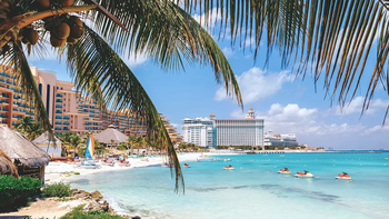 Cancún ofrece una gran variedad de actividades turísticas para realizar durante tus vacaciones.