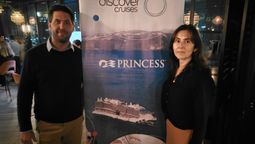 Patricio Arturi, gerente de ventas regional para Discover the World; y Gloria Muñoz, gerente general en Chile de Discover Cruises.