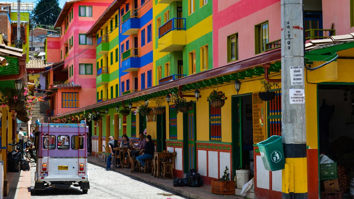 Colombia Soñada incluye vuelos redondos, maleta documentada, traslados, alojamiento, city tours y visitas.