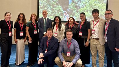 Equipo de Principios Tour Operator junto a los representantes de los destinos participantes en la capacitación para agentes de viajes.&nbsp;