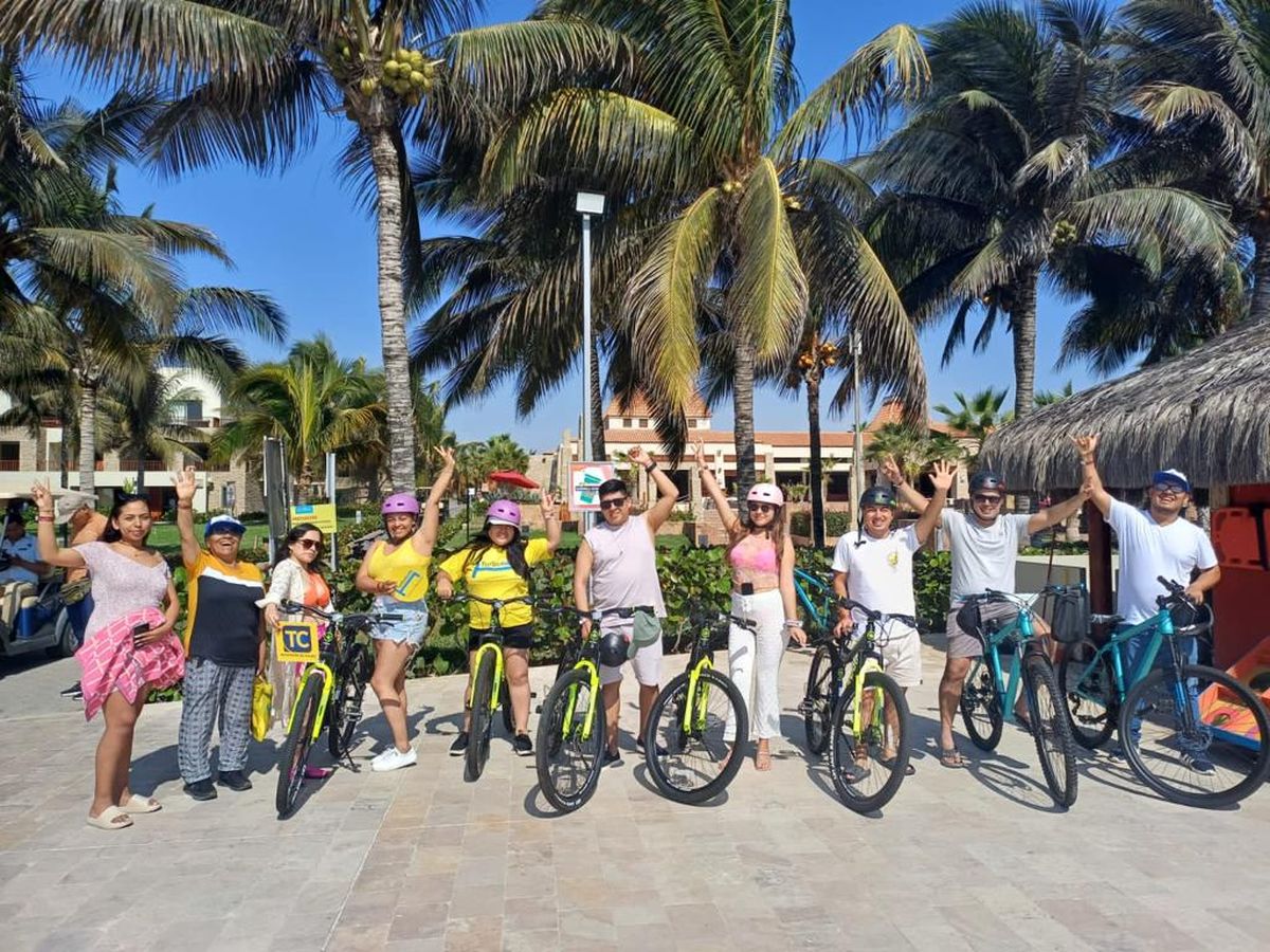 Los agentes de viajes hicieron una excursi&oacute;n en bicicleta.