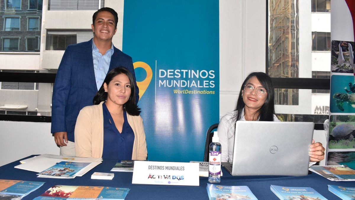 Equipo de la mayorista Destinos Mundiales, encabezado por su gerente general Luis Miguel Zambrano. También aparecen las counters de ventas Ángela Castillo y Adriana Tumbaco.&nbsp;