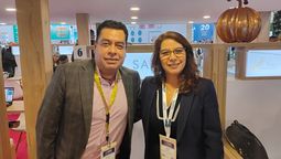 Rodolfo Espinoza, international sales manager de Grupo Posadas; y Alicia Padilla, gerenta de Ventas E-commerce de Grand Fiesta Americana Cosar Beach Cancún.