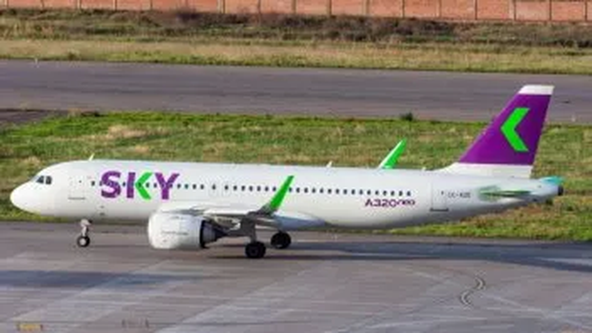 Sky Airline, le ofrece flexibilidad a los pasajeros de Perú a través del beneficio “Tu ticket”, permitiendo cambios, devoluciones y traspasos de pasajes. - Ladevi Medios y Soluciones Sky Airline, le ofrece flexibilidad a los pasajeros de Perú a través del beneficio “Tu ticket”, permitiendo cambios, devoluciones y traspasos de pasajes.