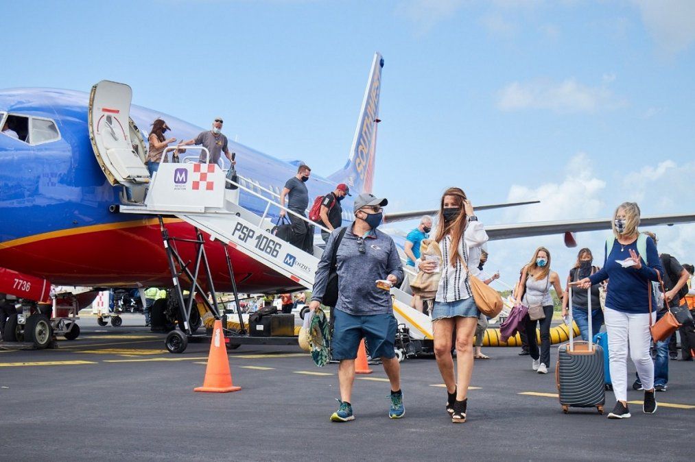 CNET alertó que el fallo de FAA tendría graves consecuencias para el turismo, de cara a la temporada de verano.