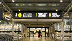 Senado busca orientación el Ministerio de Transportes y Telecomunicaciones para legislar una gobernanza en el Aeropuerto de Santiago. 
