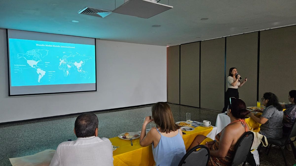 Capacitación con Catalina Londoño, representante de Meliá International.