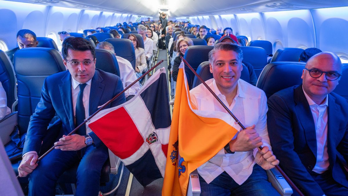David Collado, ministro de Turismo de Rep&uacute;blica Dominicana, V&iacute;ctor Pacheco, fundador y CEO de Arajet; e Igor Rodr&iacute;guez, director del Instituto Dominicano de Aviaci&oacute;n Civil; fueron part&iacute;cipes del vuelo inaugural de Arajet entre Santo Domingo y Nueva York.