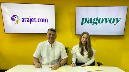 Víctor Pacheco Mendez, CEO & Fundador de Arajet; y Dinorah Asencio, presidente de PagoVoy.