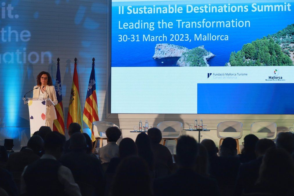 La presidenta del Consell de Mallorca, Catalina Cladera, habla en la Cumbre de Destinos Sostenibles de la Organización Mundial del Turismo (OMT).