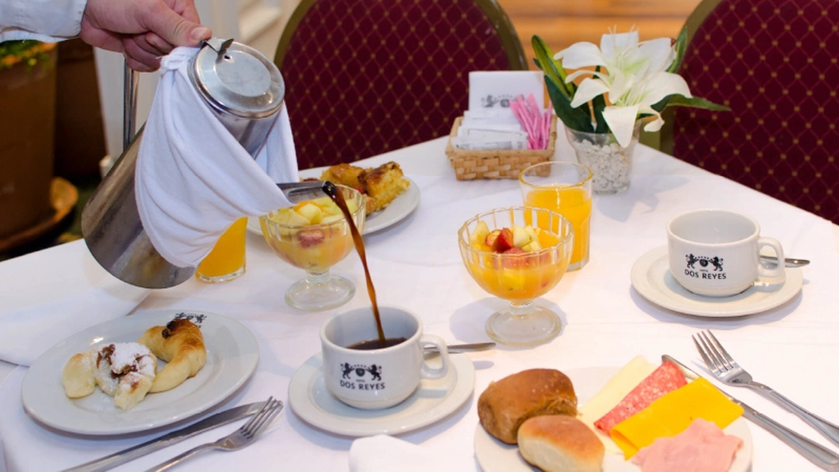 Las vacaciones en el Hotel Dos Reyes combinan calidad y servicios de playa incluidos para el relax de toda la familia.