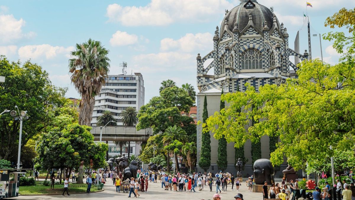 Medellín registró cambios en sus principales indicadores turísticos durante el primer semestre de 2026.