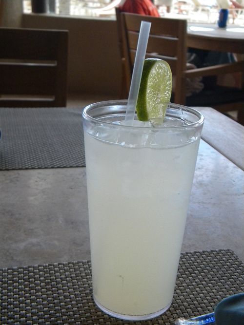 Margarita: un trago clásico de México elaborado a base de tequila, cointreau y limón.