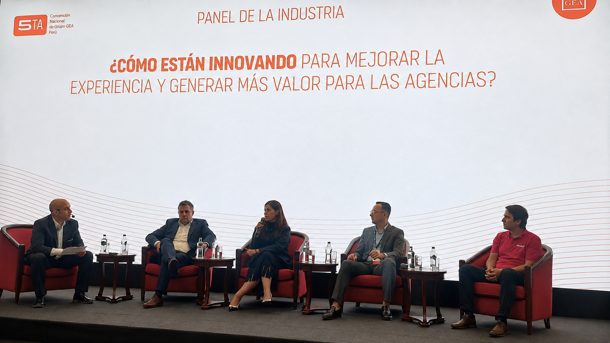 Matías Duek, CEO de Grupo GEA para América Latina; Fernando Pabón, CEO de Assist Card; Itzel Valdés, vicepresidenta asociada de Royal Caribbean para Latinoamérica y el Caribe; Nicolás Posse, country manager de Argentina y regional business development para Sudamérica de Civitatis; y Mehmet Cankaya, CEO para Centro y Sudamérica de Mega Travel.