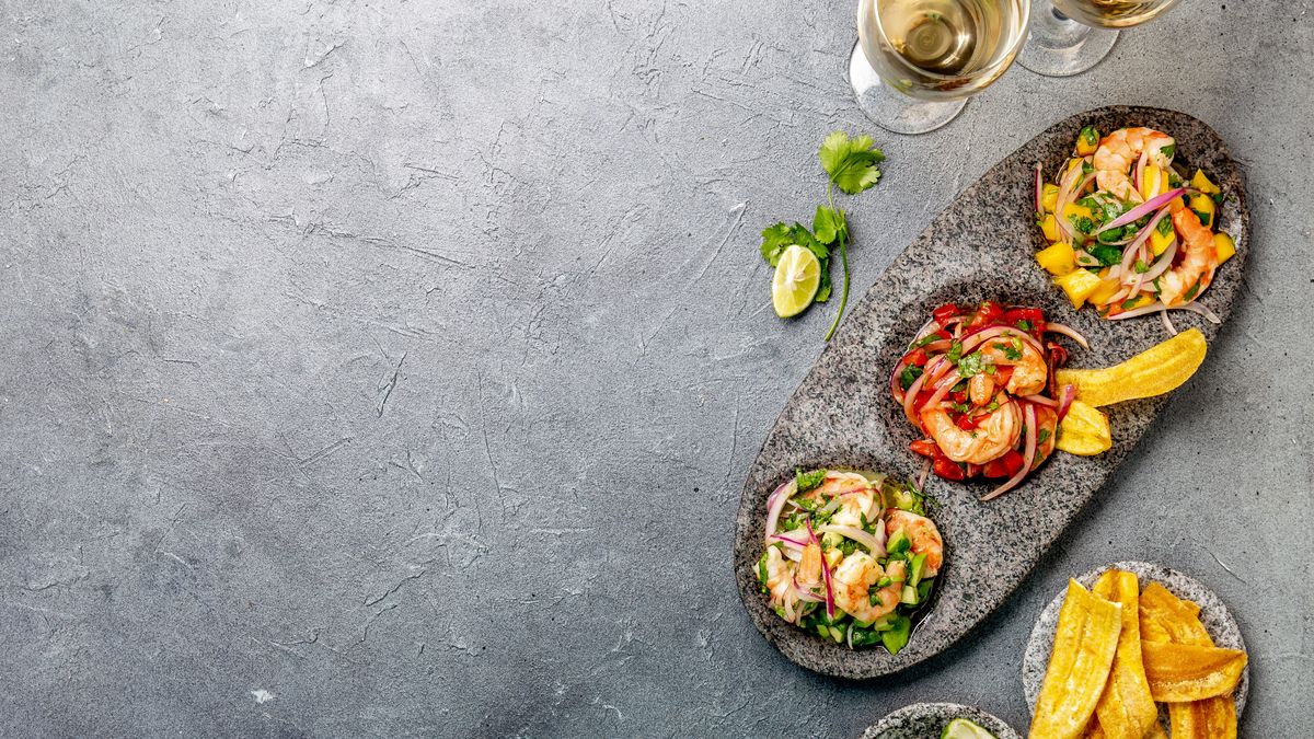 La cocina de Colombia se destaca por su diversidad de sabores, ingredientes autóctonos y recetas que cuentan la historia de un país multicultural.