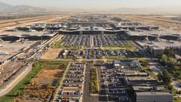 Aeropuerto de Santiago es reconocido como el más puntual del mundo en 2025.