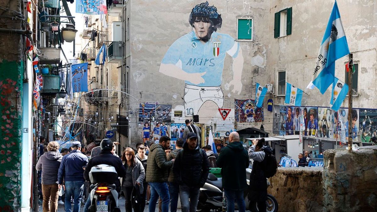 El santuario de Maradona en Nápoles