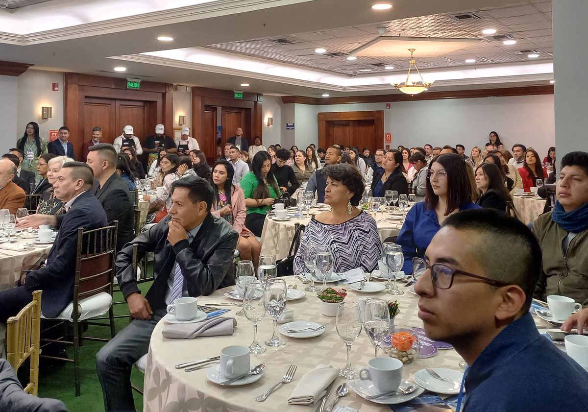 Un nutrido grupo de mayoristas y agencias de viajes asistió al evento de ProColombia. - Ladevi Medios y Soluciones Un nutrido grupo de mayoristas y agencias de viajes asistió al evento de ProColombia.