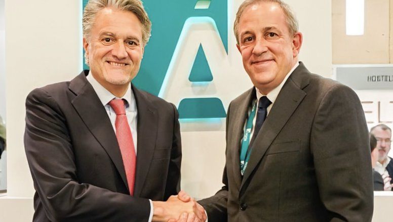 Alberto Granados, presidente de Microsoft en España, y Juan Carlos González, director general de Ávoris.