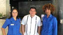 Ejecutivos de Catalonia Hotels & Resorts en DATE República Dominicana: Yania García, Enrique Spota y Dahiana Marte.