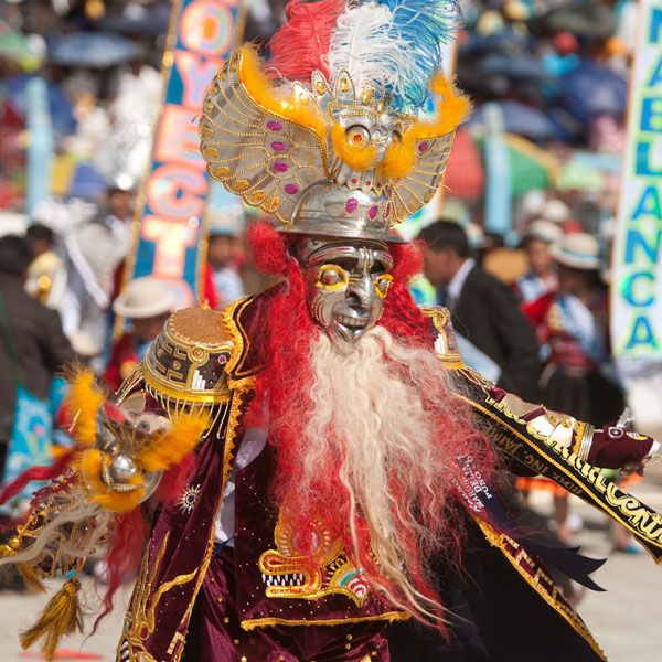 Atuendo típico de la fiesta patronal de Puno, una de las celebraciones más impresionantes de todo el país.