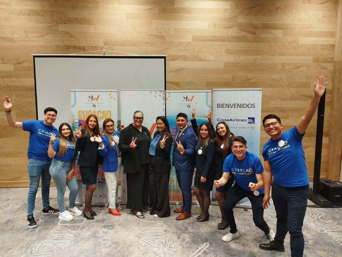 Equipo de la mayorista de Turismo MW, en el desayuno corporativo.