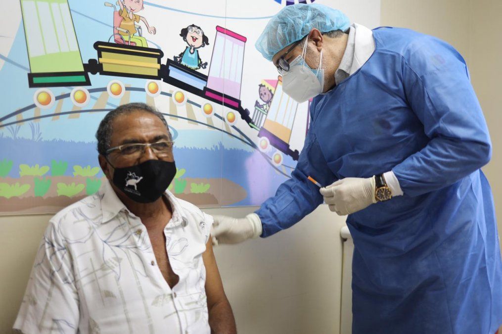 Según el MSP, recibieron 4.500 personas de Galápagos recibieron la primera dosis de la vacuna para el Covid-19-. - Ladevi Medios y Soluciones Según el MSP, recibieron 4.500 personas de Galápagos recibieron la primera dosis de la vacuna para el Covid-19-.