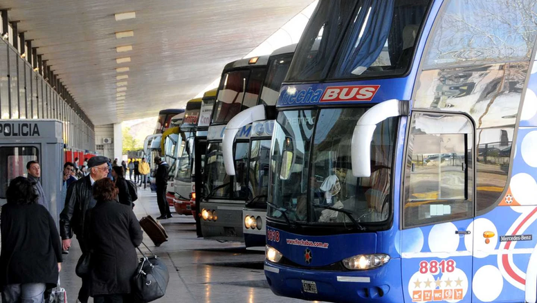 Empresarios del sector de micros de media y larga distancia enfatizaron que el sistema de ajuste calculado se realiza en base a una tarifa atrasada.