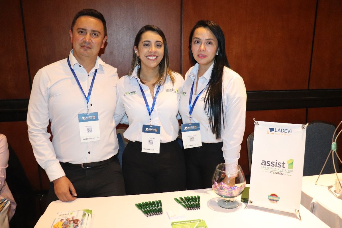 Equipo de Assist1 en el Ladevi Workshop Bogotá.