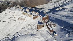 Valle Nevado está en una privilegiada ubicación geográfica en la zona cordillerana próxima de la Región Metropolitana.