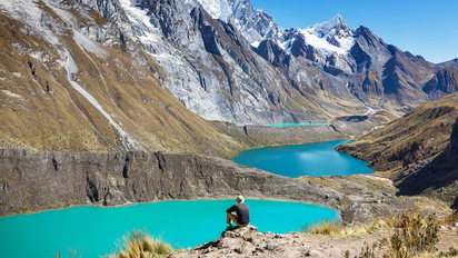 Para los amantes del excursionismo y el montañismo, la Cordillera Huayhuash, en los Andes centrales de Perú se presenta como uno de los mejores escenarios del mundo.
