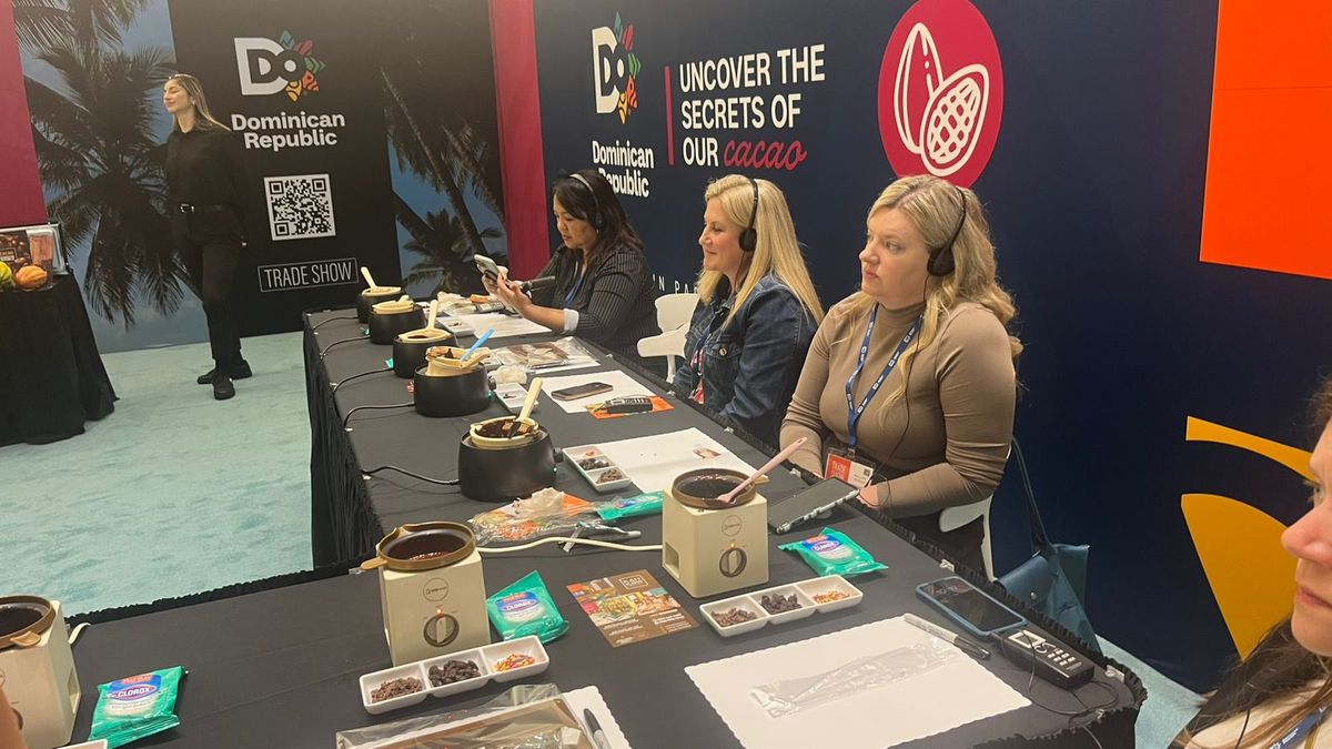 Actividad con chocolate en el marco del TradeShow. Actividad con chocolate en el marco del TradeShow.