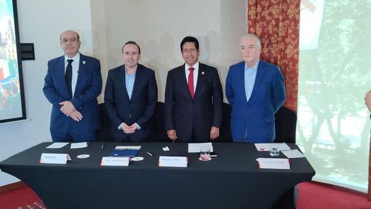 Jesús Nader, presidente de la Asociación Mexicana de Hoteles de Nuevo León (AMHNL); Jorge Paoli Díaz, presidente de la Asociación Nacional de Cadenas Hoteleras (ANCH); Miguel Ángel Fong, presidente de la Asociación Mexicana de Hoteles y Moteles (AMHM), y Francisco Madrid, director del Sustainable Tourism Advanced Research Center (STARC).