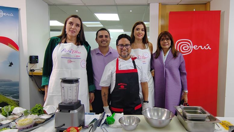 Diana Olivares, Renzo Benavente, el chef Ronald Bautista, Adriana Reyes y María Teresa Villena