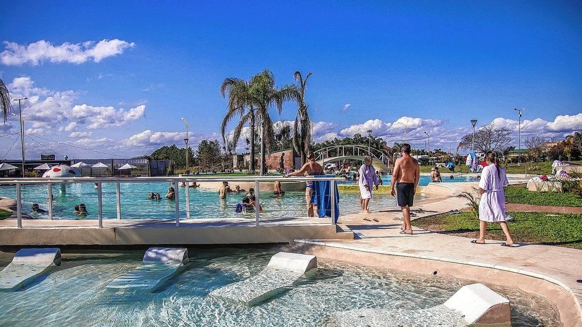 Las termas de Concordia invitan a vivir un verano 2025 a puro relax.