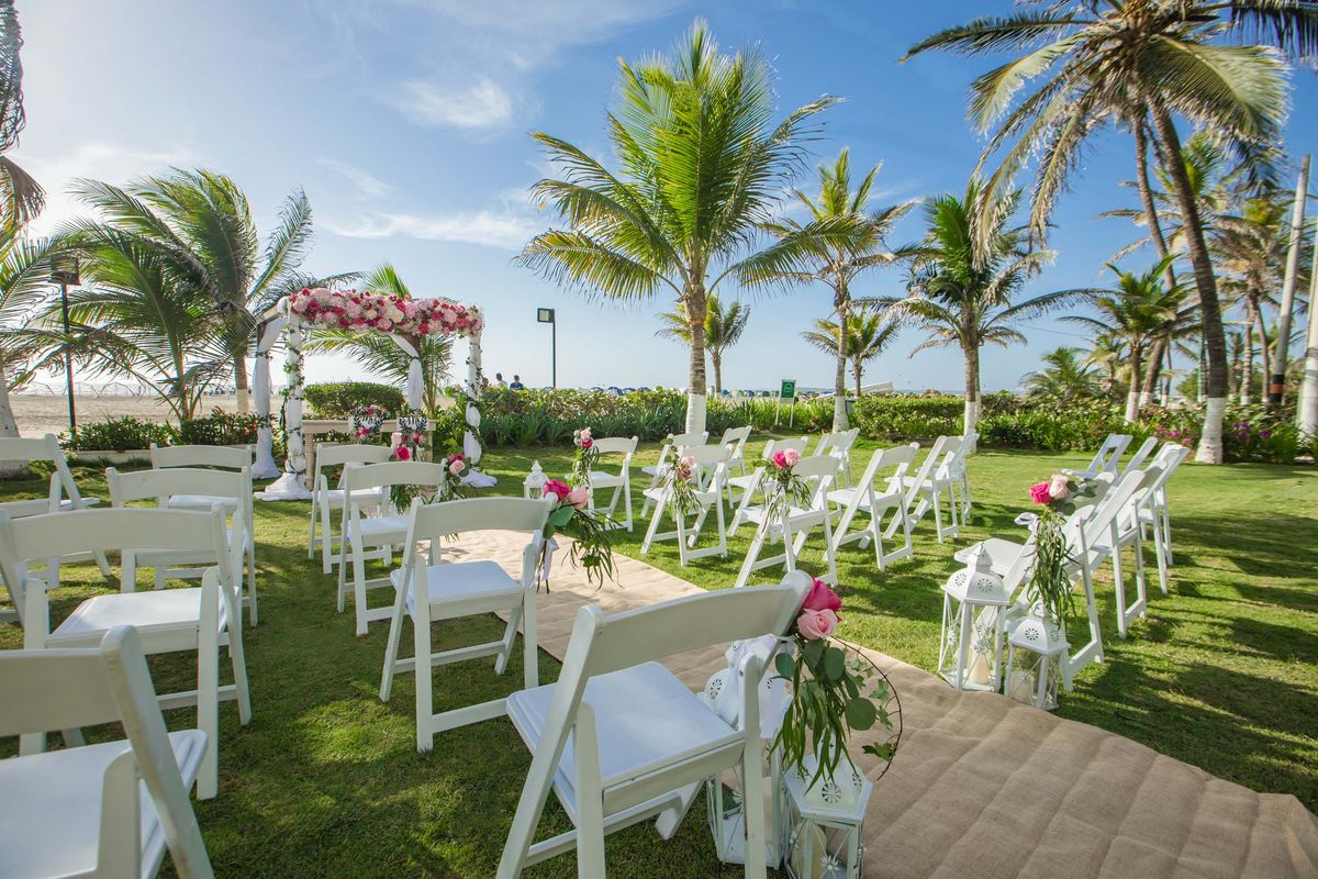 Jardín Oasis, un espacio junto a la playa donde se pueden realizar majestuosas ceremonias y cenas corporativas de alto nivel.